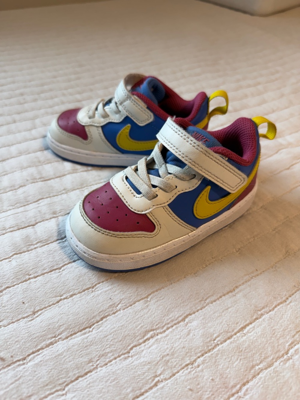 Nike Kids Low-Top Sneakers in White, Blue, Purple & Yellow